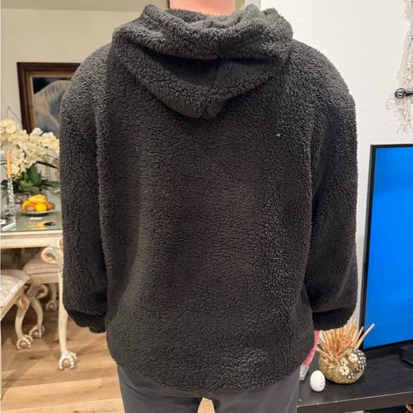 VILLAGE OF THE HIDDEN LEAVES BLACK SHERPA HOODIE - Picture 4 of 7